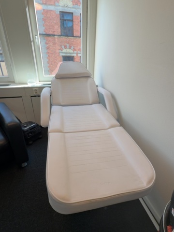 1529716-2 Treatment table - Physa Verona White - 2022