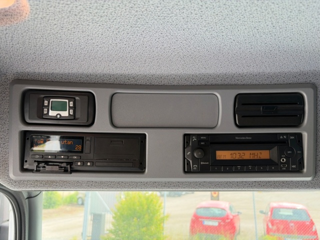 1411059-67 Skåpbil med öppningsbar sida - Mercedes-Benz Trucks Atego -2019