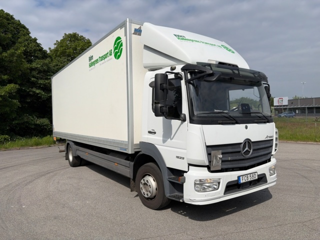 1411061-4 Skåpbil med öppningsbar sida - Mercedes-Benz Trucks Atego -2019