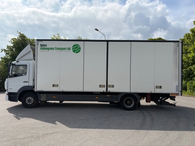 1411061-10 Skåpbil med öppningsbar sida - Mercedes-Benz Trucks Atego -2019