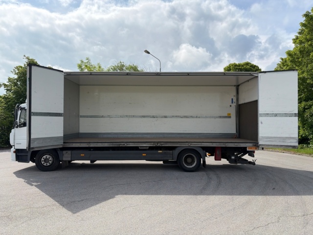 1411061-11 Skåpbil med öppningsbar sida - Mercedes-Benz Trucks Atego -2019