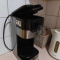 1485315-2 Diverse köksutensilier - Kaffekokare, tallrikar, m.m.