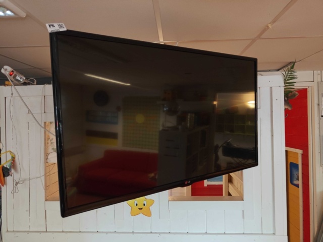 1485329-1 TV med tillbehör - LG 42LN5200