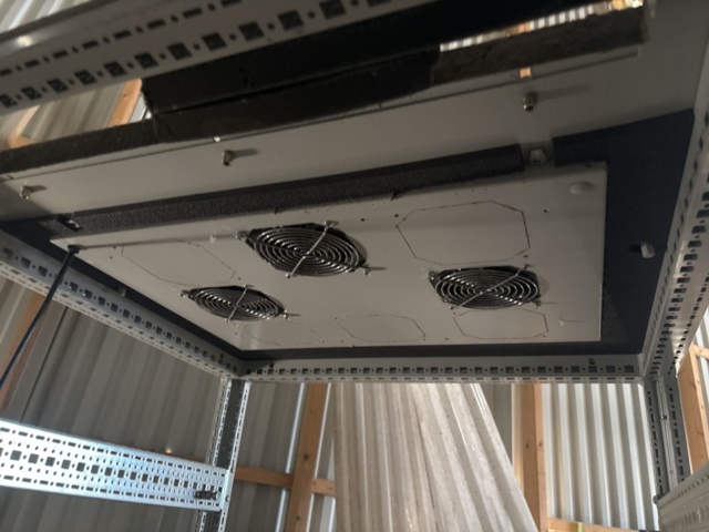 1504209-4 Server rack