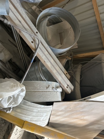 1504202-6 Parti med metallskrot