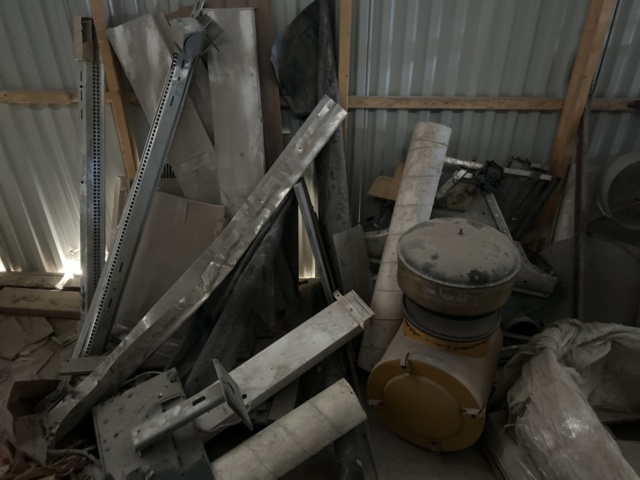1504202-10 Parti med metallskrot