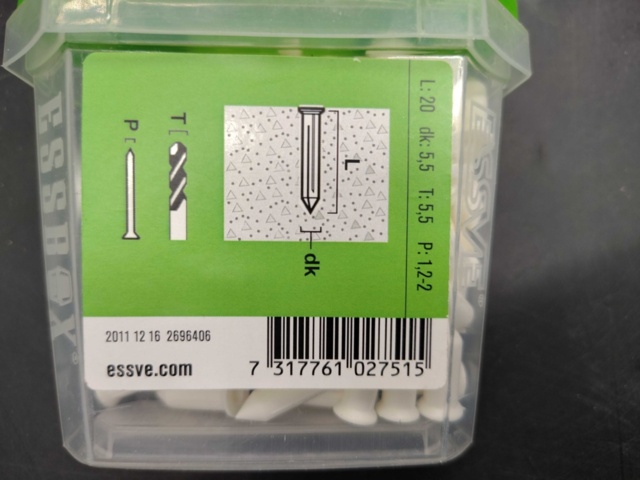 1525090-2 Plug and plastic cap - ESSVE, mixed dimensions