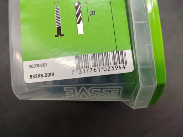 1525090-3 Plug and plastic cap - ESSVE, mixed dimensions