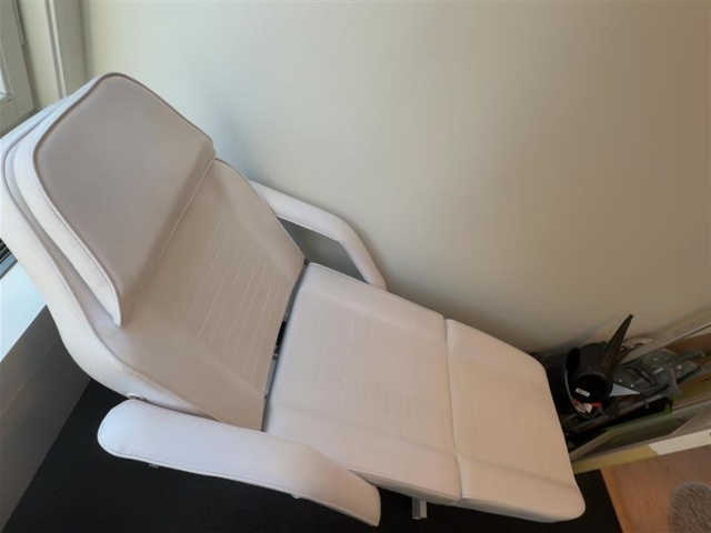 1529716-3 Treatment table - Physa Verona White - 2022
