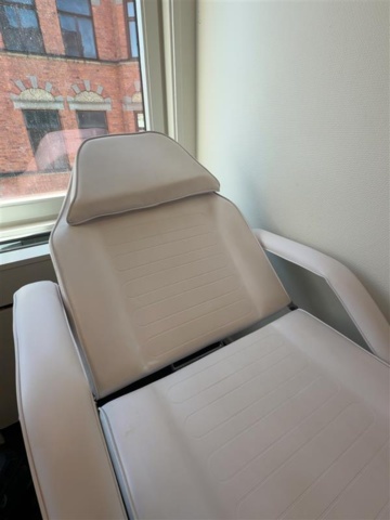 1529716-4 Treatment table - Physa Verona White - 2022