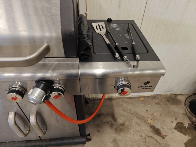 1484349-4 Målarställning, dammsugare, grill, domkraft , med mera