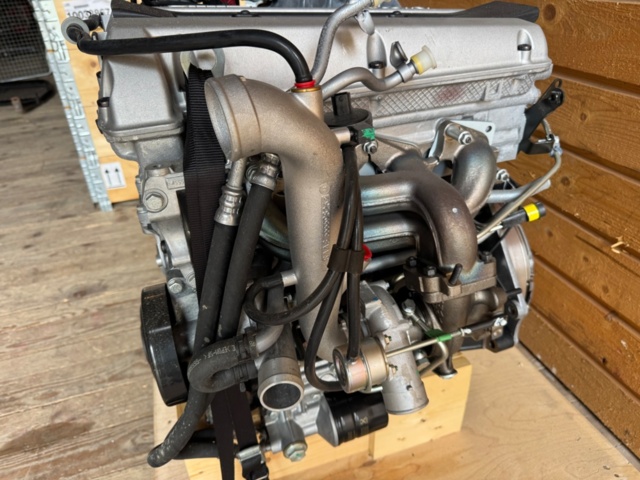 1471479-12 Helt ny komplett motor - Saab B235E - 2008