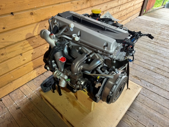 1471479-27 Helt ny komplett motor - Saab B235E - 2008