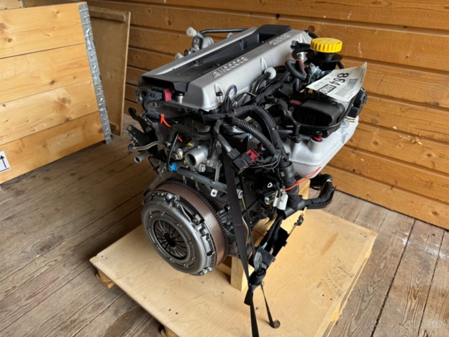1471479-28 Helt ny komplett motor - Saab B235E - 2008