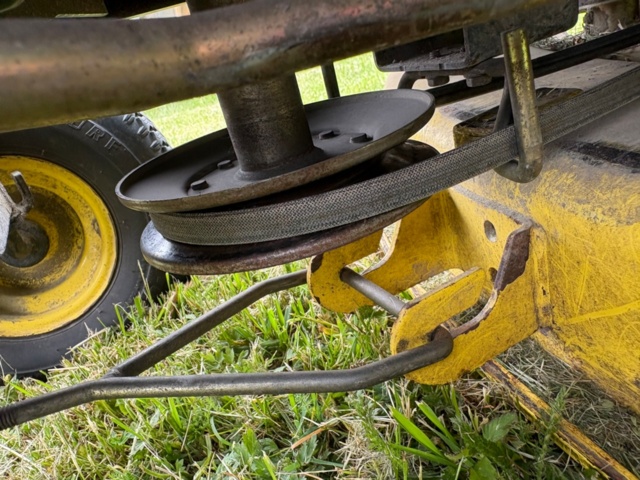 1471491-13 Åkgräsklippare – John Deere LT166 - 1998
