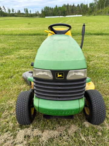 1471491-6 Åkgräsklippare – John Deere LT166 - 1998