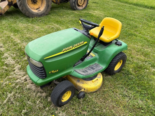 1471491-3 Åkgräsklippare – John Deere LT166 - 1998
