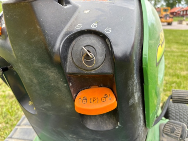 1471491-9 Åkgräsklippare – John Deere LT166 - 1998