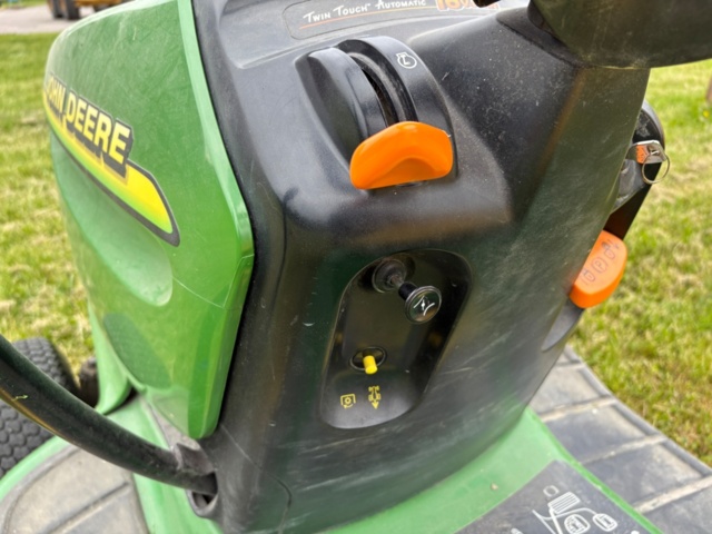1471491-8 Åkgräsklippare – John Deere LT166 - 1998
