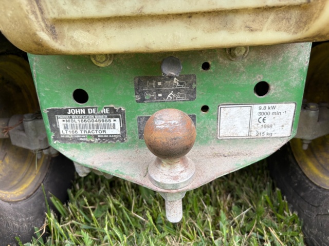 1471491-12 Åkgräsklippare – John Deere LT166 - 1998