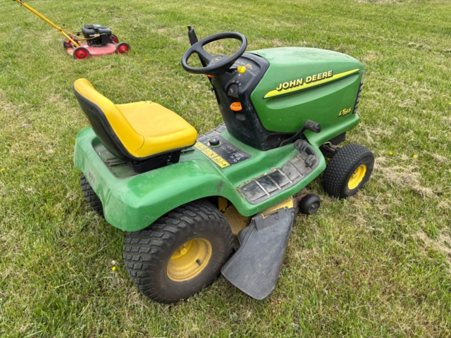 1471491-2 Åkgräsklippare – John Deere LT166 - 1998