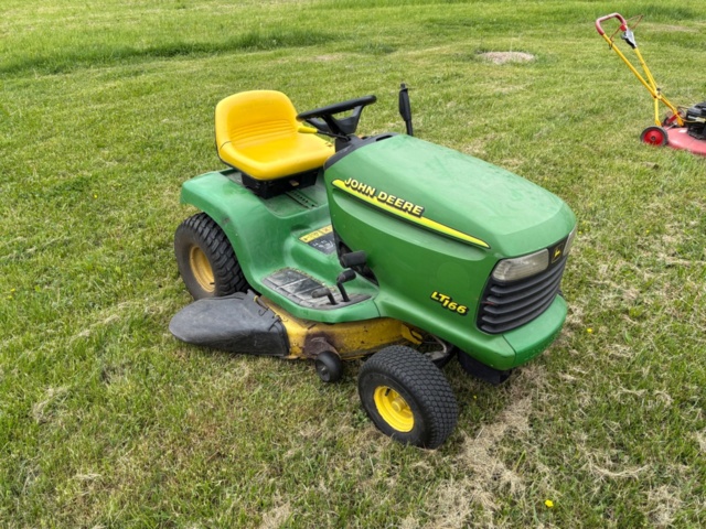 1471491-1 Åkgräsklippare – John Deere LT166 - 1998
