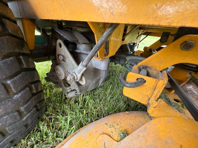1471490-19 Åkgräsklippare - Cub Cadet Zero Turn 50" -2010