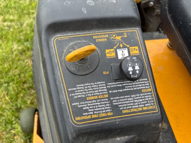 1471490-10 Åkgräsklippare - Cub Cadet Zero Turn 50" -2010