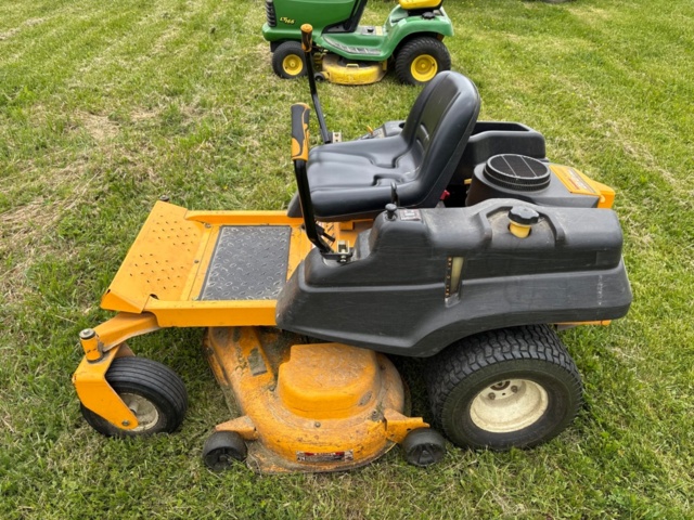 1471490-4 Åkgräsklippare - Cub Cadet Zero Turn 50" -2010