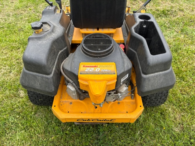 1471490-9 Åkgräsklippare - Cub Cadet Zero Turn 50" -2010