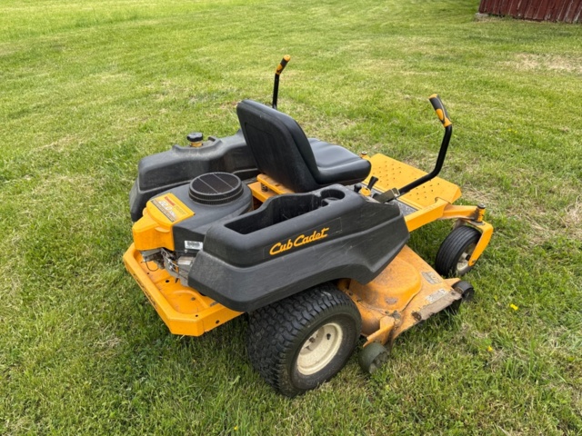1471490-2 Åkgräsklippare - Cub Cadet Zero Turn 50" -2010