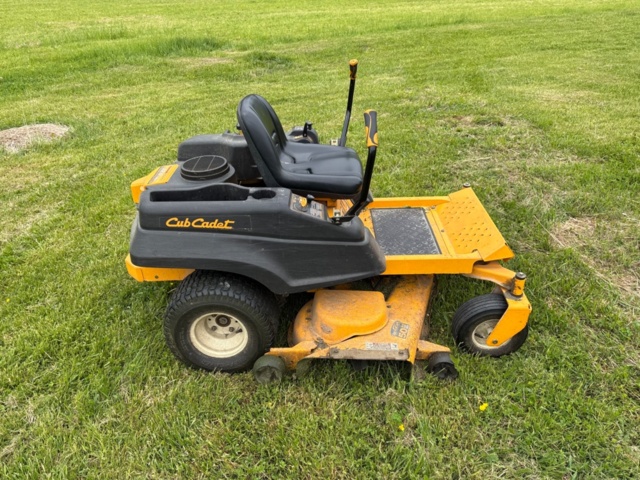 1471490-3 Åkgräsklippare - Cub Cadet Zero Turn 50" -2010