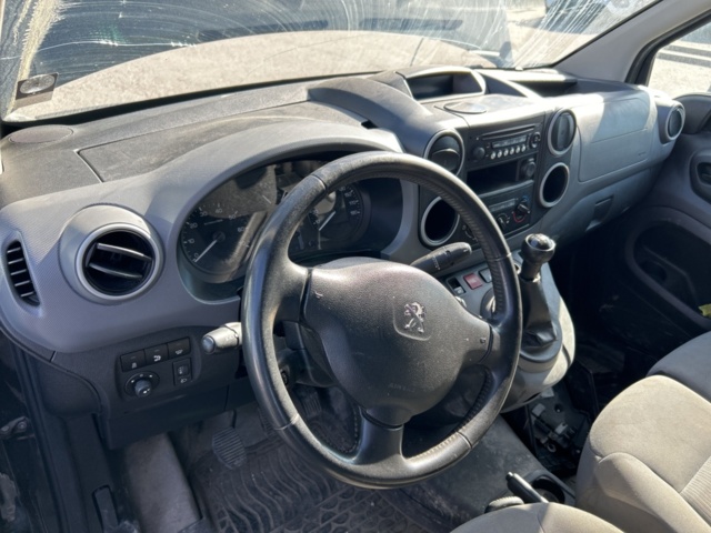 1504210-11 Peugeot Partner Skåpbil 1.6 BlueHDi Manuell, 99hk, 2015