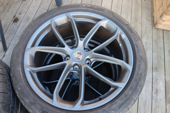 1535475-8 Tires Pirelli Porsche Cayenne - complete set