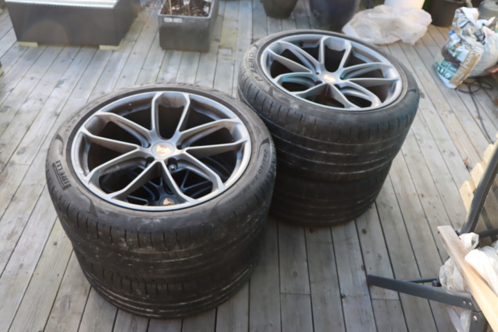 1535475-1 Tires Pirelli Porsche Cayenne - complete set
