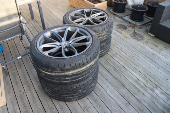 1535475-9 Tires Pirelli Porsche Cayenne - complete set