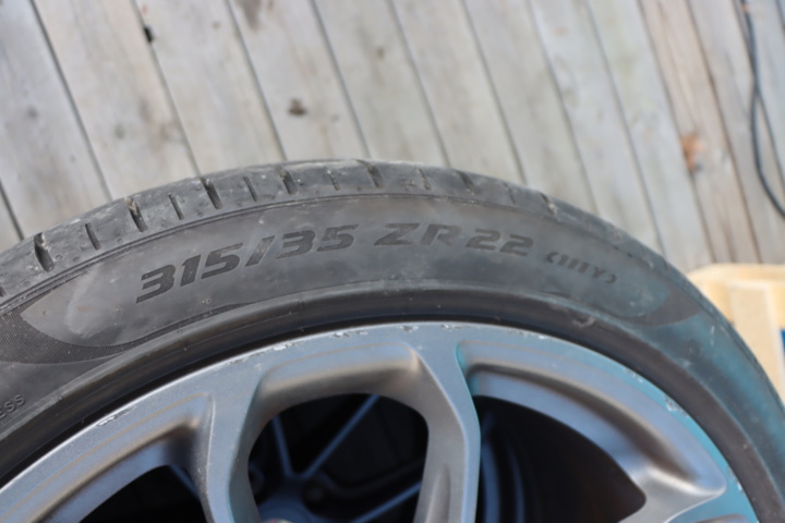 1535475-12 Tires Pirelli Porsche Cayenne - complete set