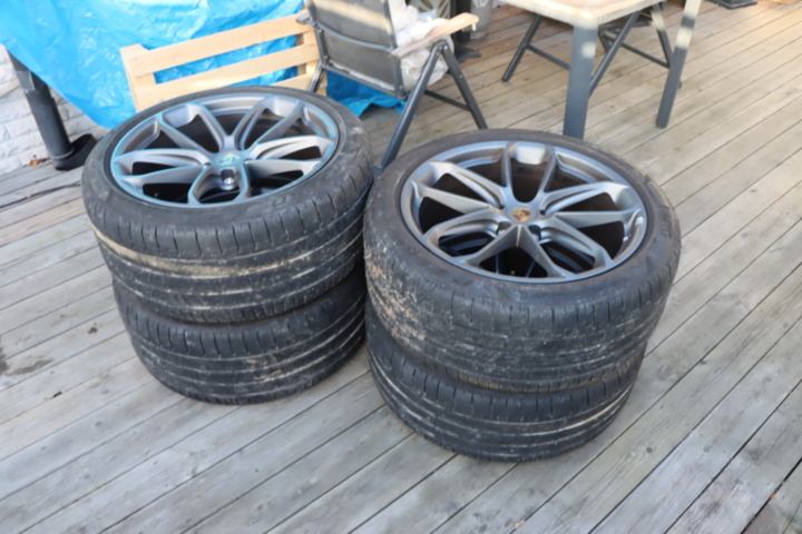 1535475-27 Tires Pirelli Porsche Cayenne - complete set