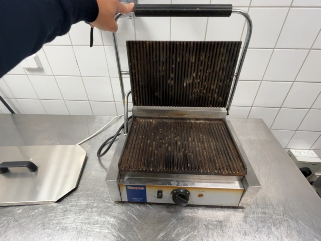 1421871-4 Klämgrill Hendi 363655 Panini