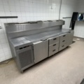 1421873-3 Rostfri kylbänk med ränna och draglådor