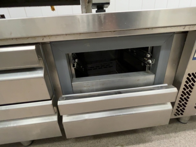 1421874-3 Grillkylbänk i rostfritt stål med draglådor