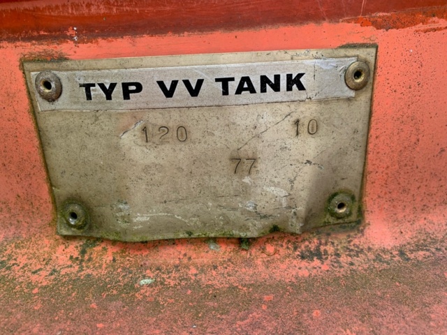 1514942-32 Vattentank på ram för lastbil