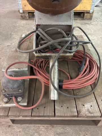 1373126-7 Rotary welding positioner with foot pedal