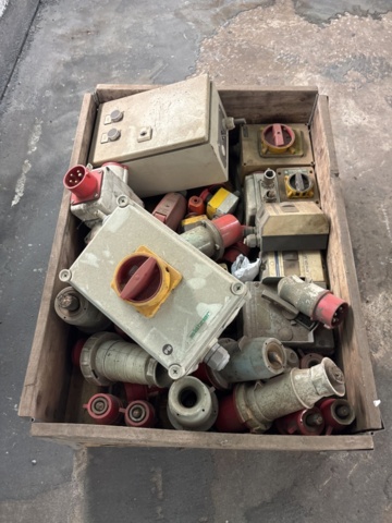 1373127-1 Collection of industrial connectors, safety switches and electrical components