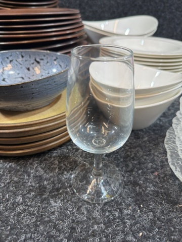 1532955-19 Diverse porslin, glas, m.m.
