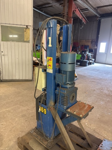 1373122-3 Height-adjustable positioner with rotating function – Edmolift Pillar – 2000
