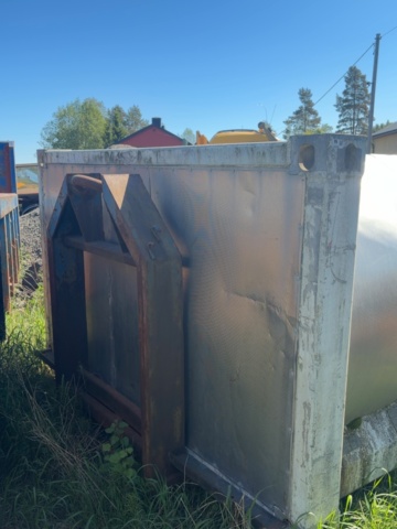 1529722-19 Vattentank på lastväxlarram i aluminium - Lerum Lättmetall