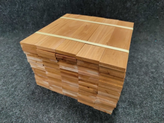 1536871-8 Massiv Fiskbens-/enstavsparkett Mahogny 300x60x10 mm (ca 120,24 kvm)