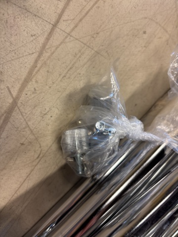 1511310-8 Klädställningar i kromad metall och på hjul x5 enheter