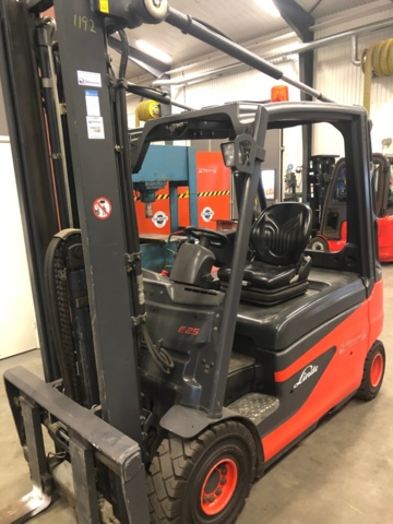 1536857-2 Linde Motviktstruck-4 hjul EL